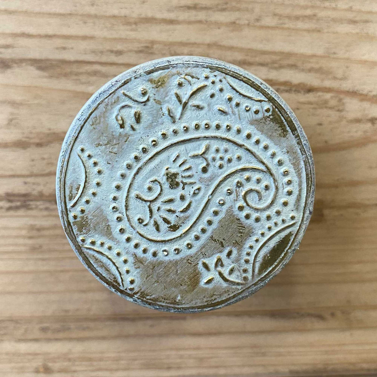 White Wash Whale Knob - 4.5cm