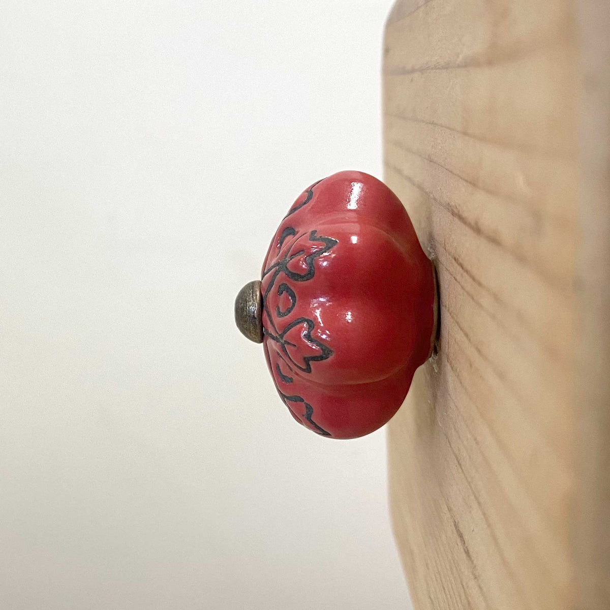 Ceramic Red Star Knob - 3.5cm