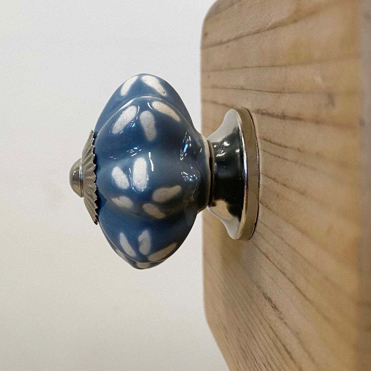 Daphne Flower Knob - 4.5cm