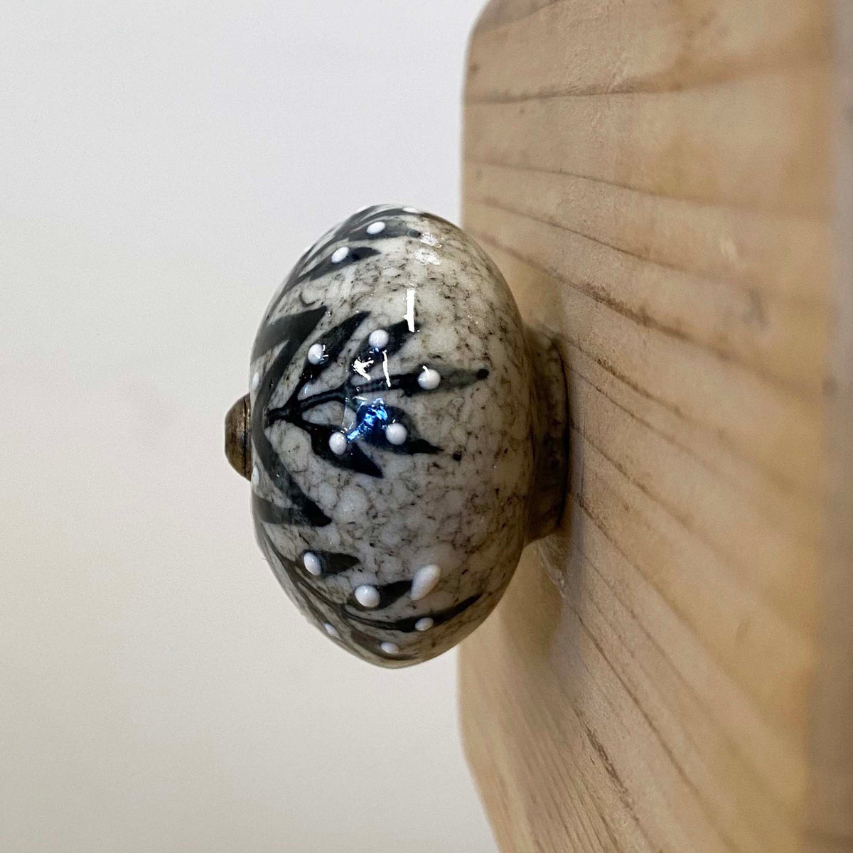 Marbleised Dotty Flower A Knob - 4.5cm