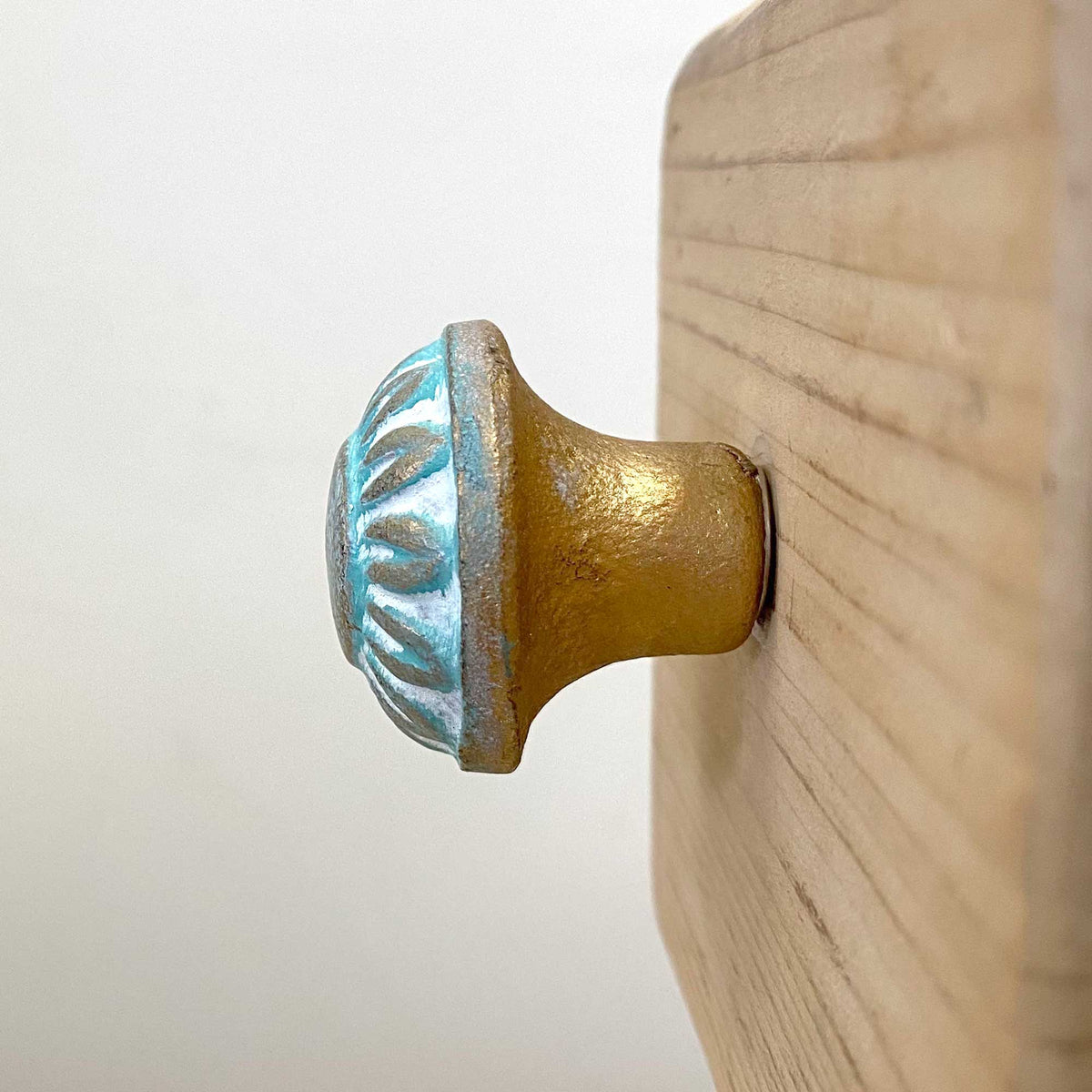 Turquoise Wash Flower Knob - 4cm