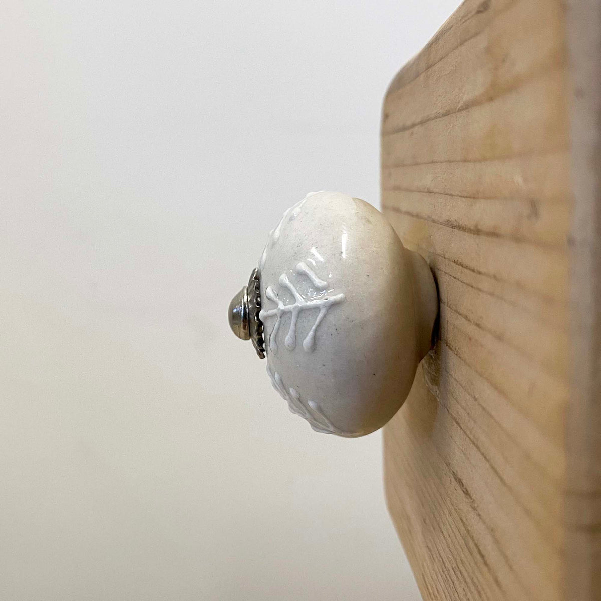 Snowflake White Knob - 4.5cm