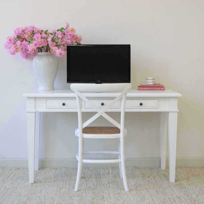 Hamptons-large-desk-styled